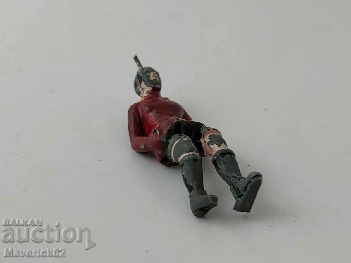 Football player metal figure with price 10.00 BGN | € 5.11