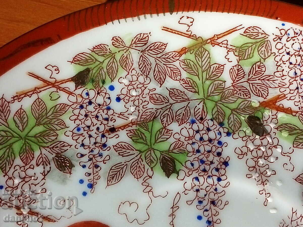 Auction  A plate