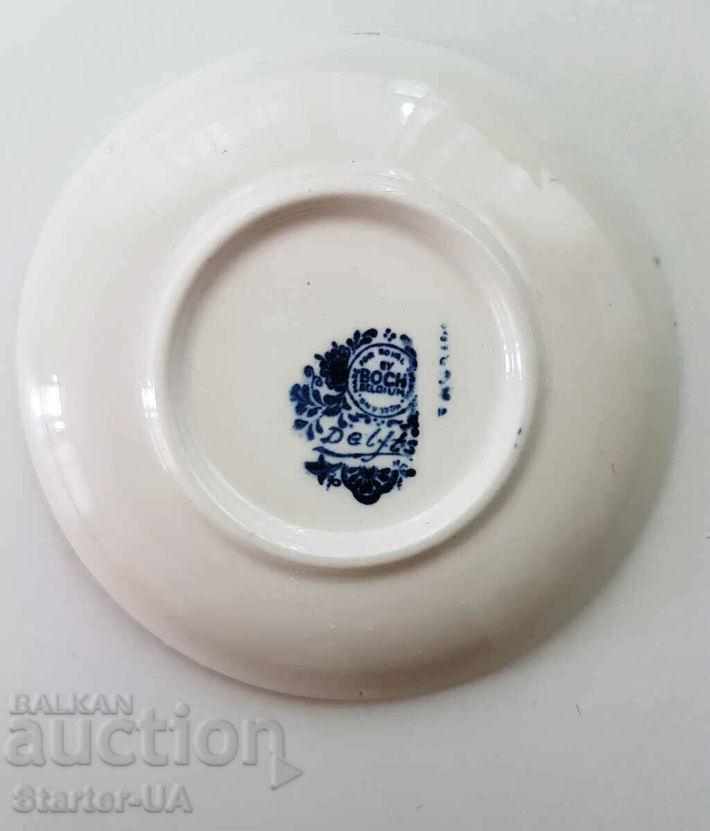 Auction Souvenir plate "BOCH DELFTS". Porcelain. Auction Souvenir plate "BOCH DELFTS". Porcelain.