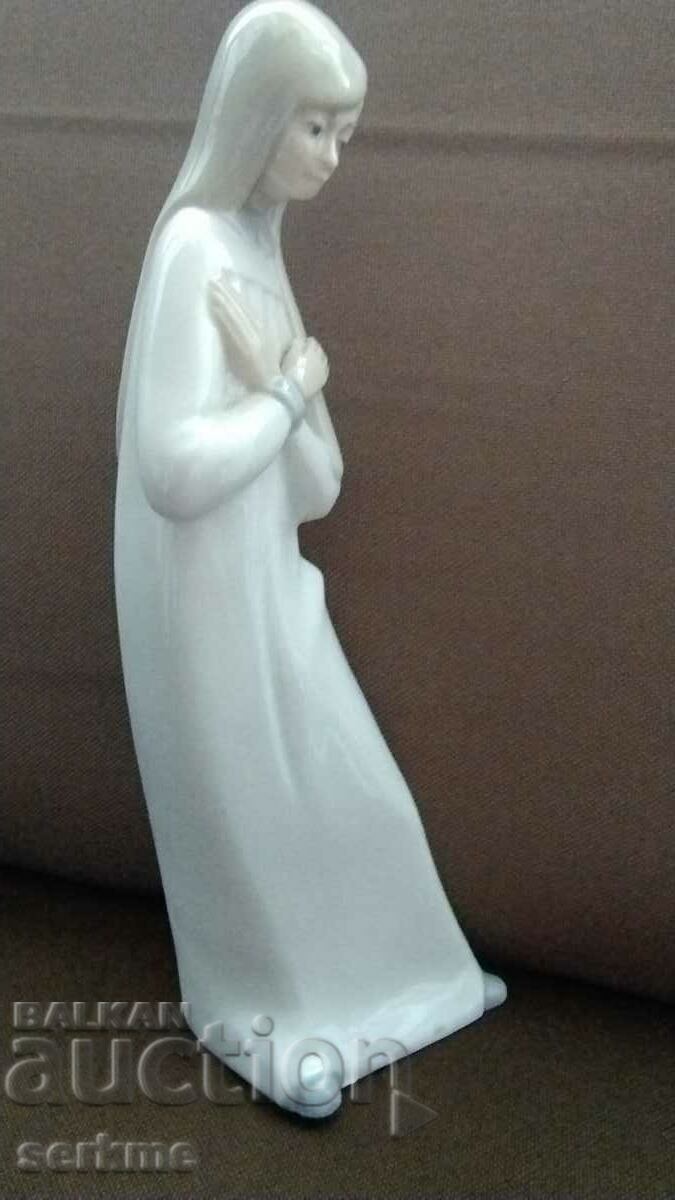 Delivery of Porcelain figure