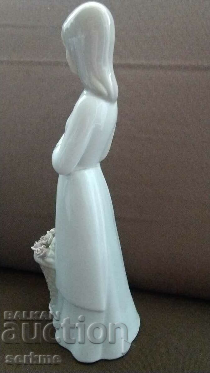 Delivery of Porcelain figure