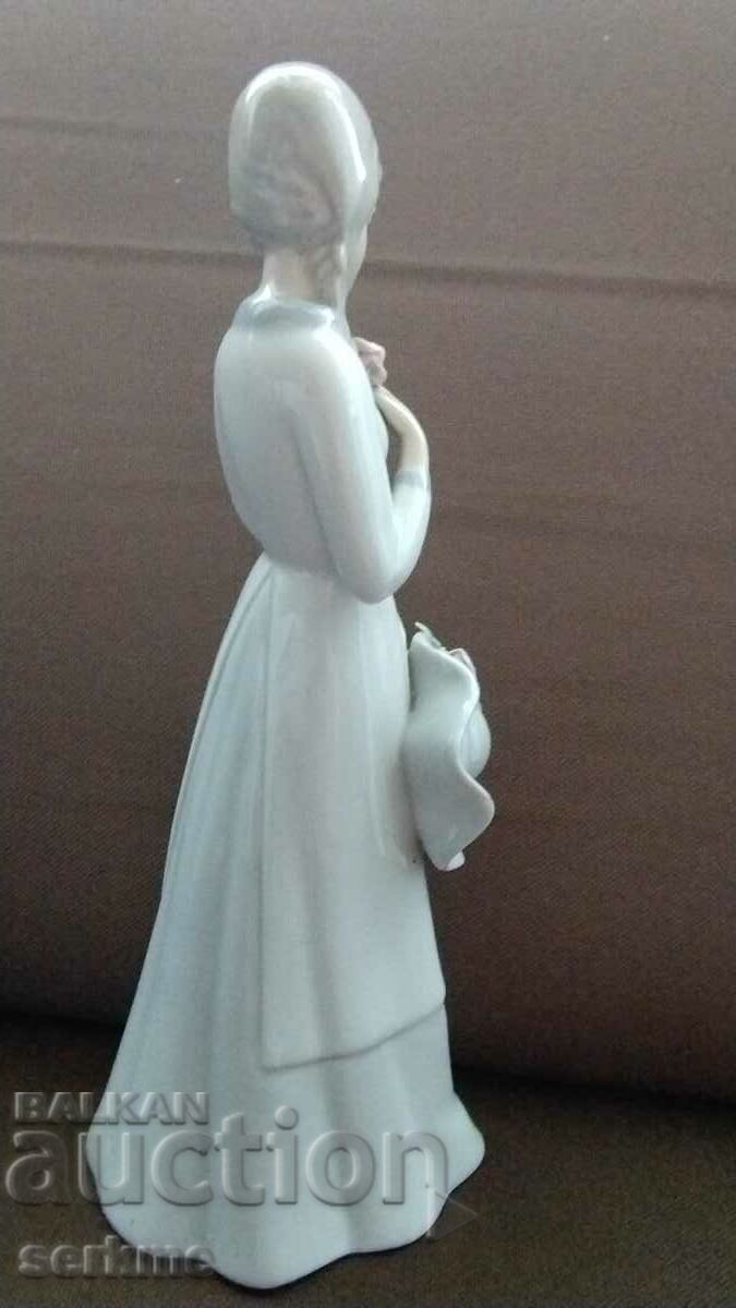 Auction  Porcelain figure