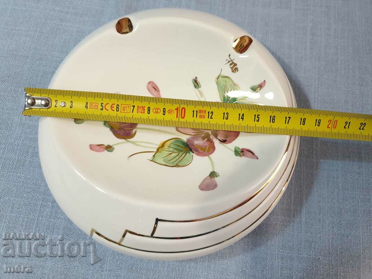 Licitație Scrumieră mare de porțelan pictată manual de autor Licitație Scrumieră mare de porțelan pictată manual de autor