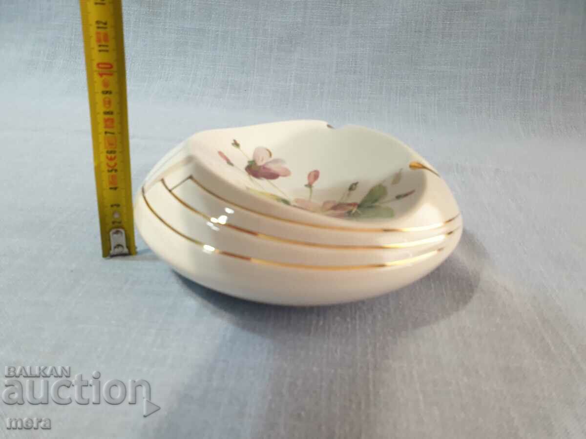 Livrarea Scrumieră mare de porțelan pictată manual de autor Livrarea Scrumieră mare de porțelan pictată manual de autor