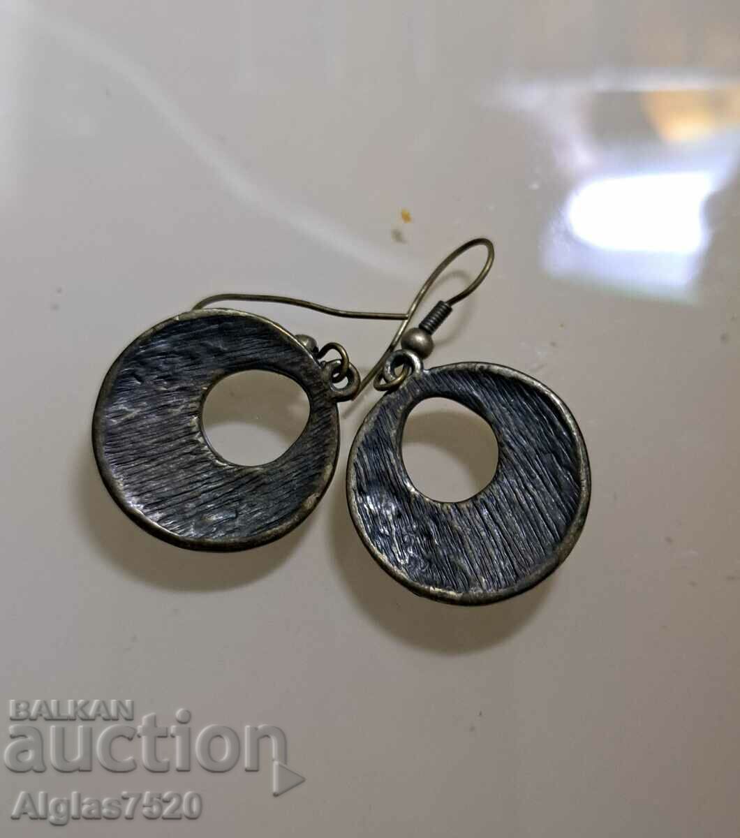 Обички бронзови с цена 12.00 лв. | € 6.14 Обички бронзови с цена 12.00 лв. | € 6.14