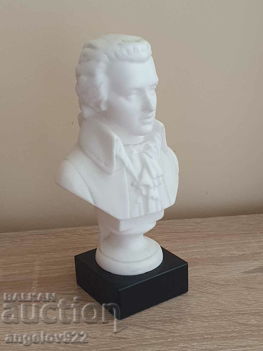 Bust de alabastru al lui Mozart!