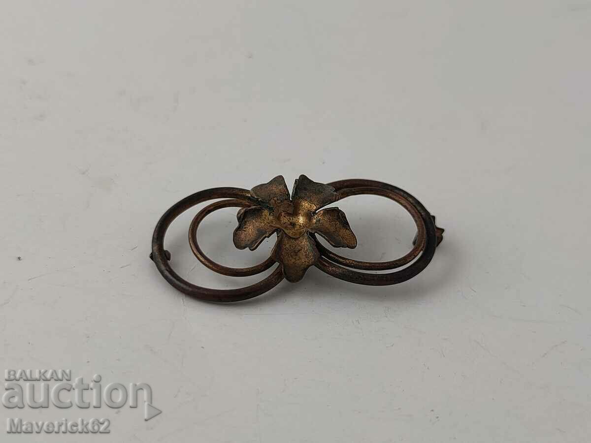 A brooch with price 5.00 BGN | € 2.56