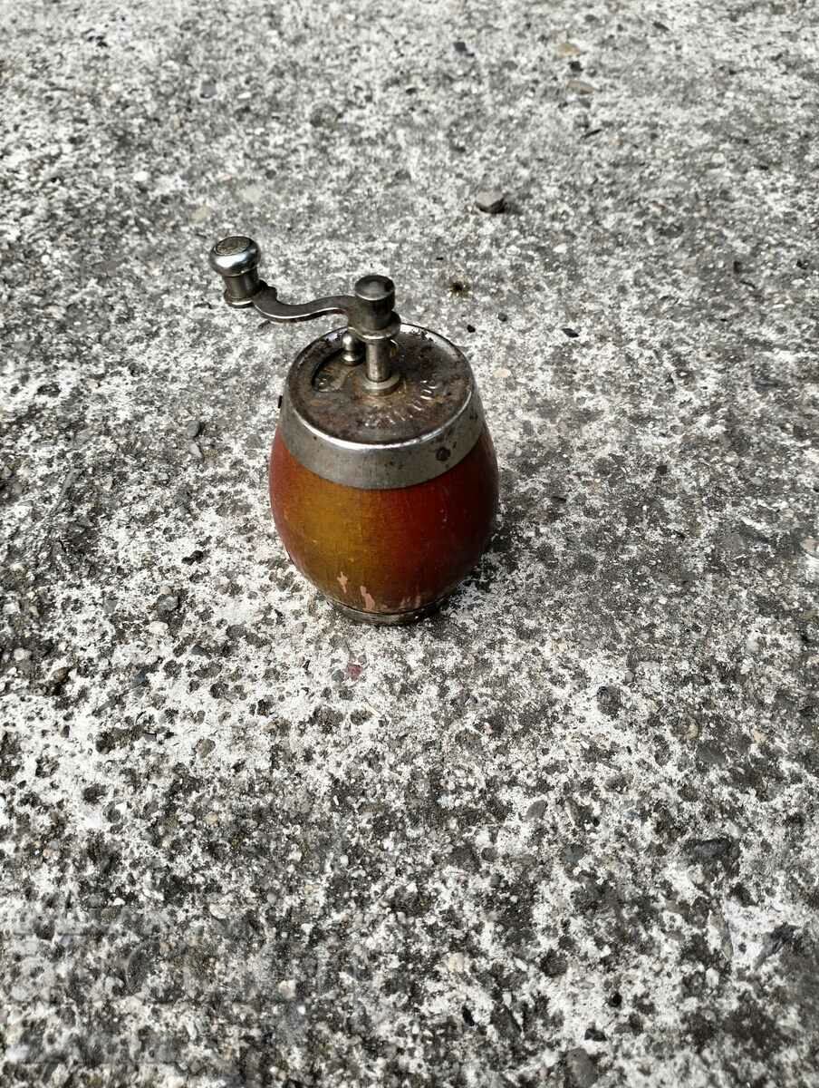 Pepper mill with price 9.99 BGN | € 5.11 Pepper mill with price 9.99 BGN | € 5.11