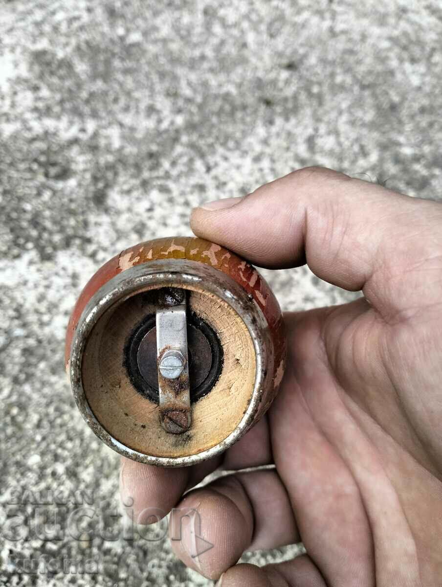 Auction Pepper mill Auction Pepper mill