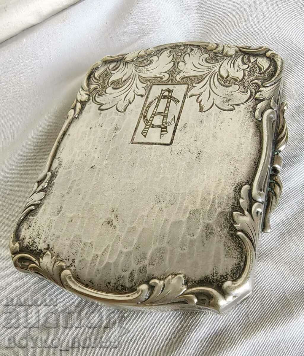 Auction Unique Antique French Poudrier 19th century Auction Unique Antique French Poudrier 19th century