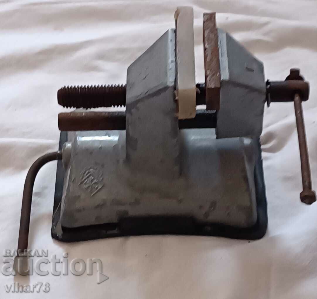 Auction A LITTLE VICE Auction A LITTLE VICE