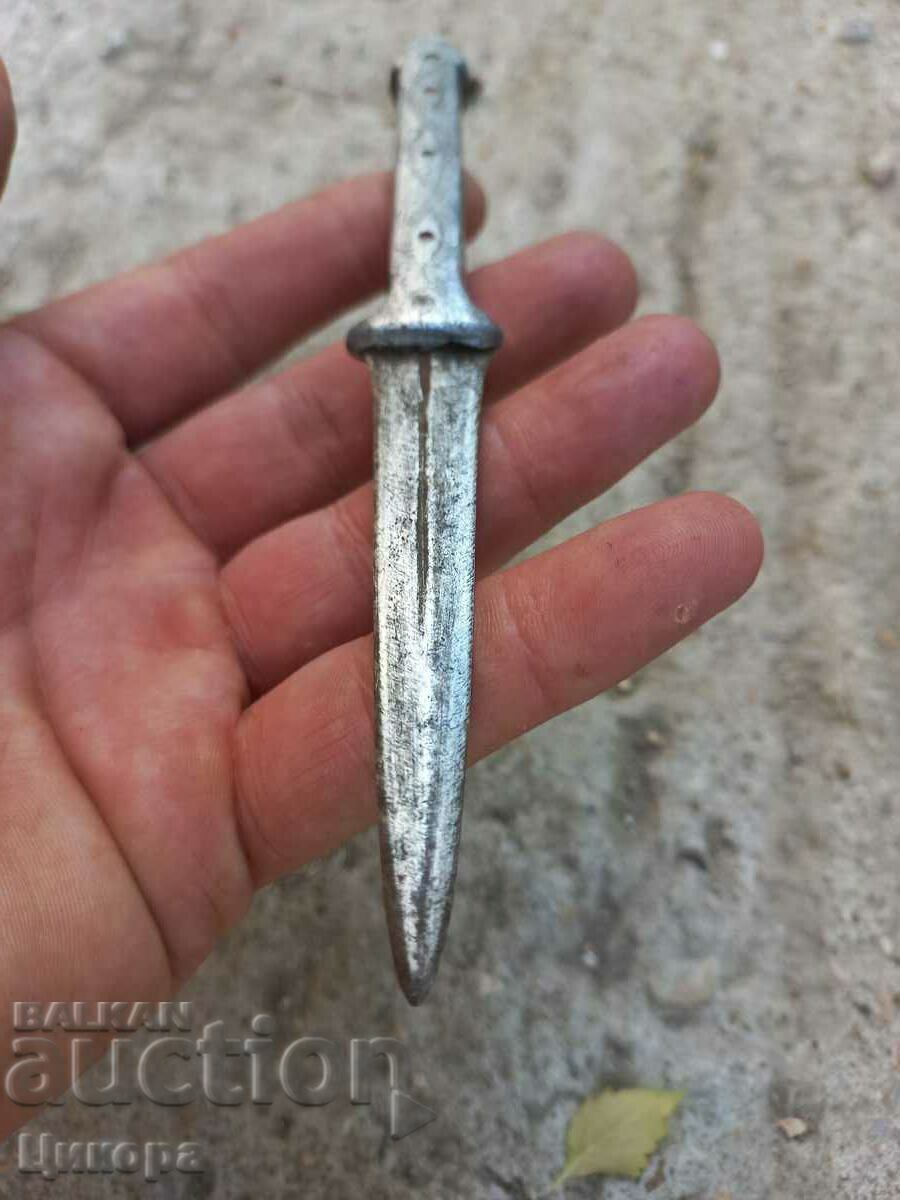 Auction OLD BACHELOR'S DAGGER Auction OLD BACHELOR'S DAGGER