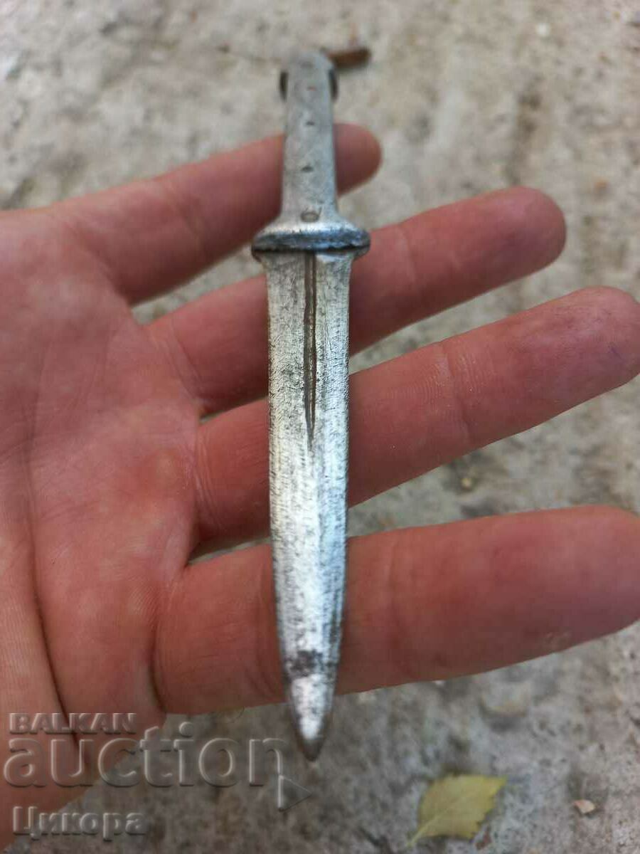 OLD BACHELOR'S DAGGER