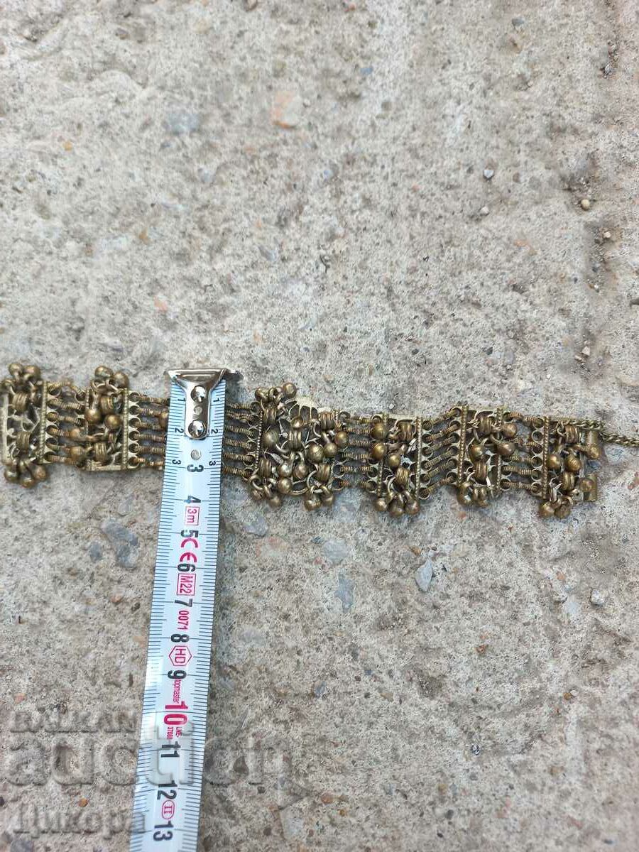 Delivery of OLD WOMAN'S BRACELET Delivery of OLD WOMAN'S BRACELET