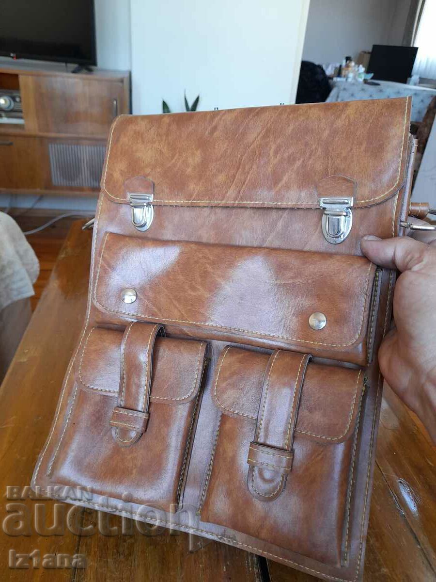 Licitație Geanta de scoala veche Licitație Geanta de scoala veche