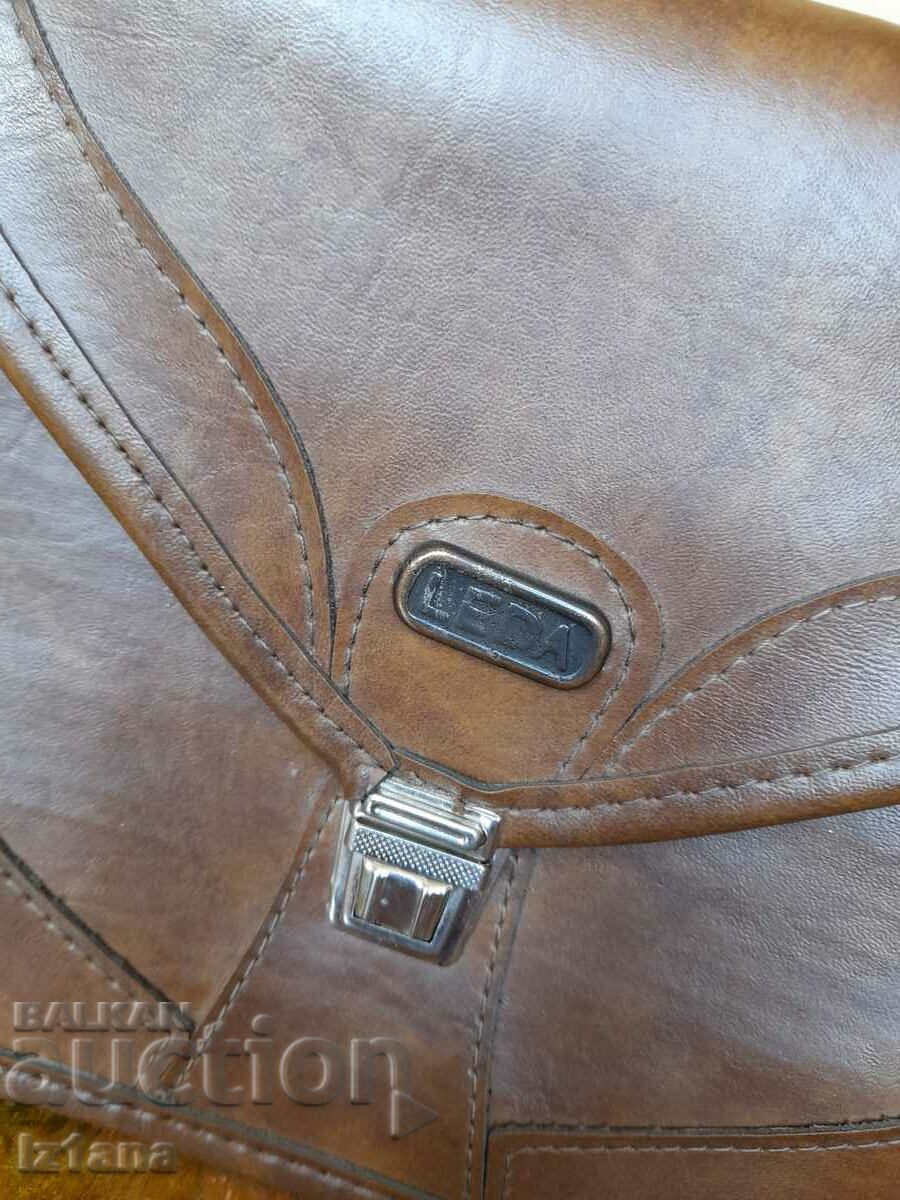 An old LEDA handbag with price 32.00 BGN | € 16.36