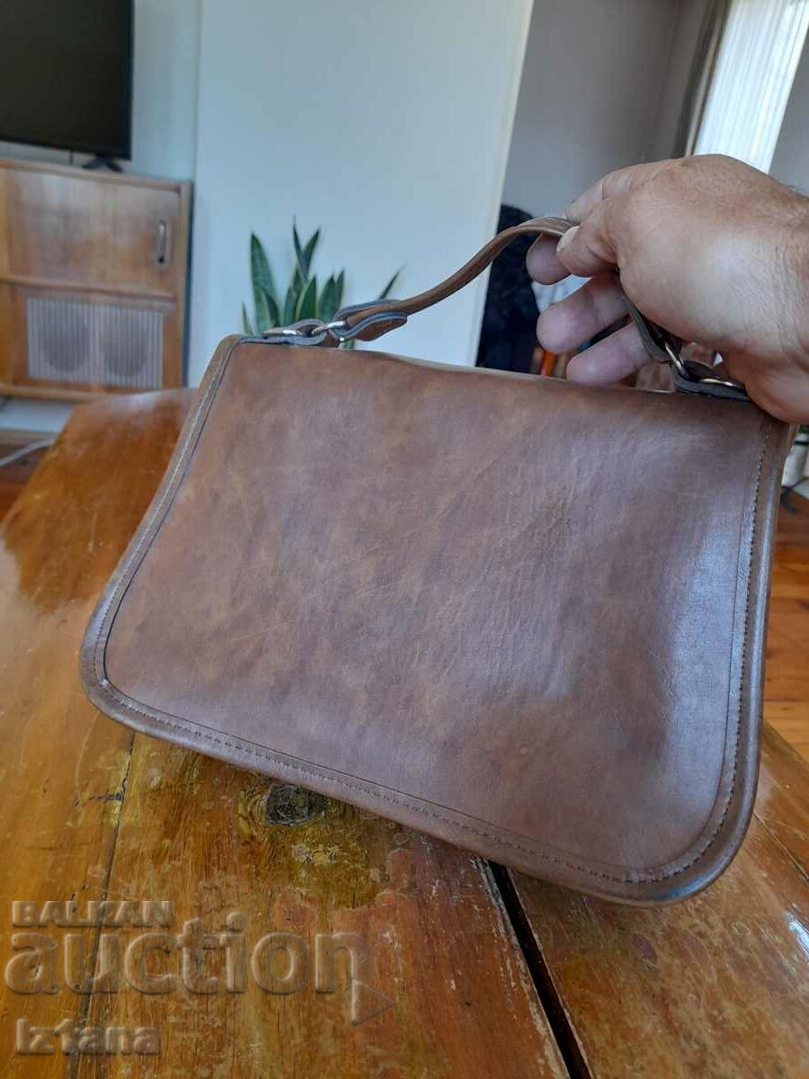 Delivery of An old LEDA handbag