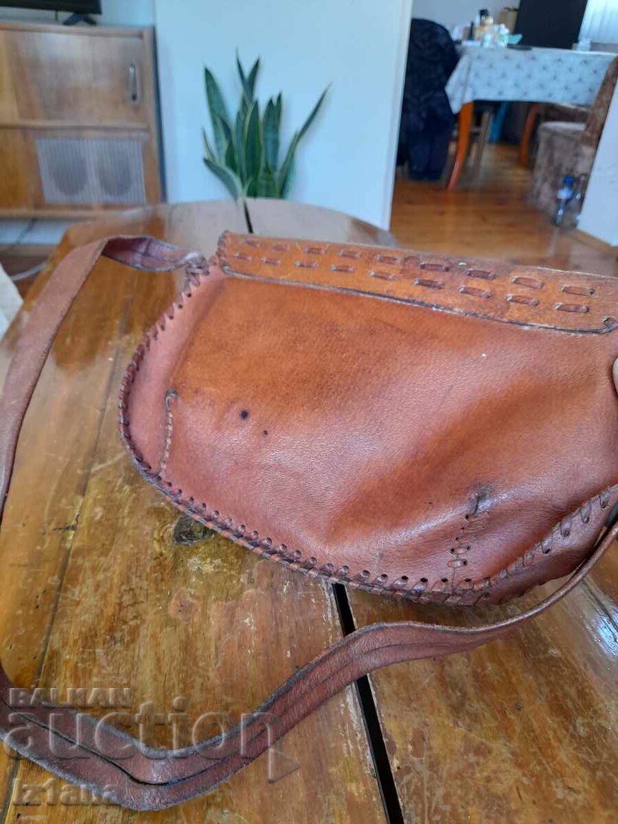 Old ladies leather bag with price 32.00 BGN | € 16.36 Old ladies leather bag with price 32.00 BGN | € 16.36