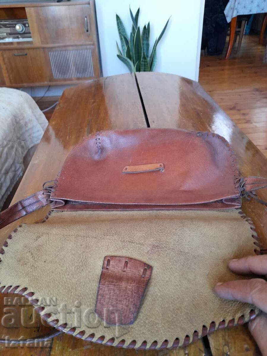Auction Old ladies leather bag Auction Old ladies leather bag