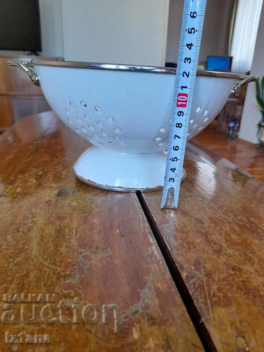 Old enameled strainer, colander with price 55.00 BGN | € 28.12 Old enameled strainer, colander with price 55.00 BGN | € 28.12