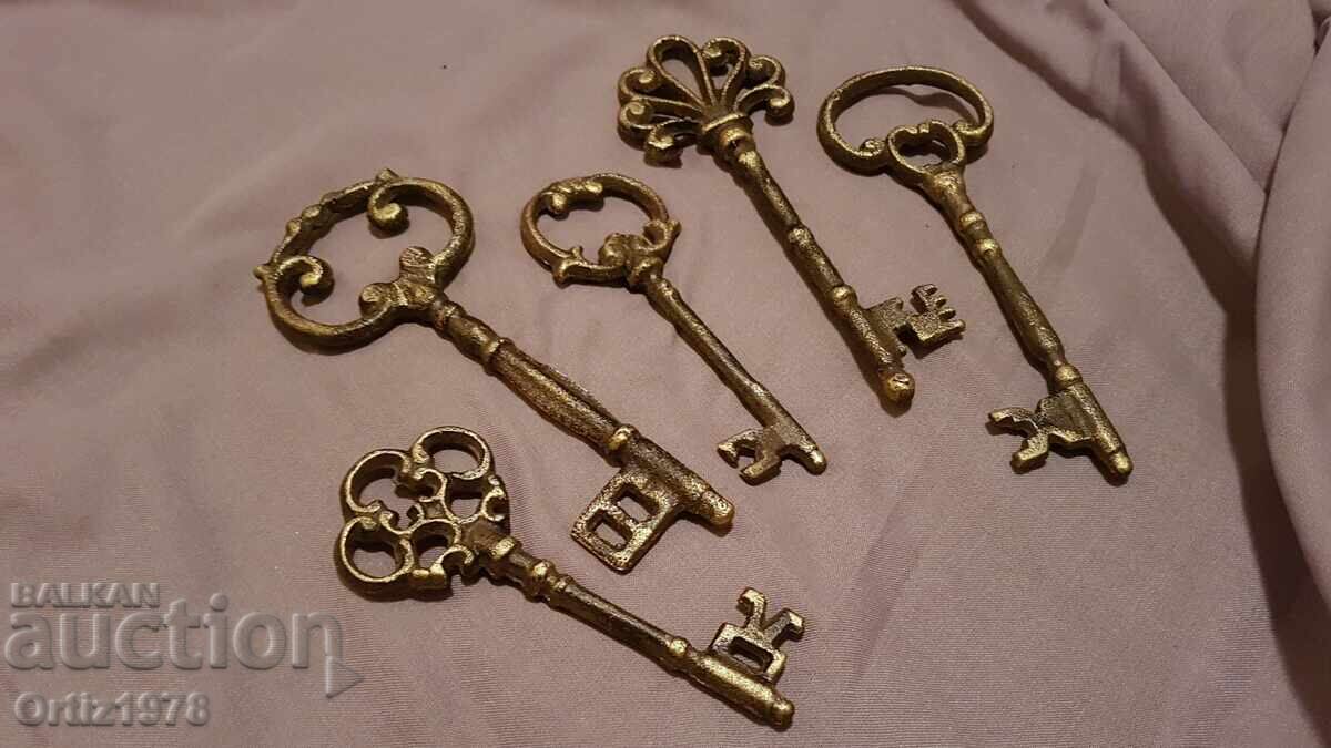 Huge cast iron keys. with price 25.00 BGN | € 12.78