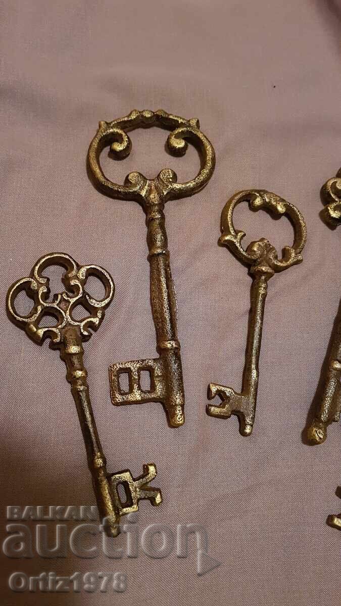Auction  Huge cast iron keys.