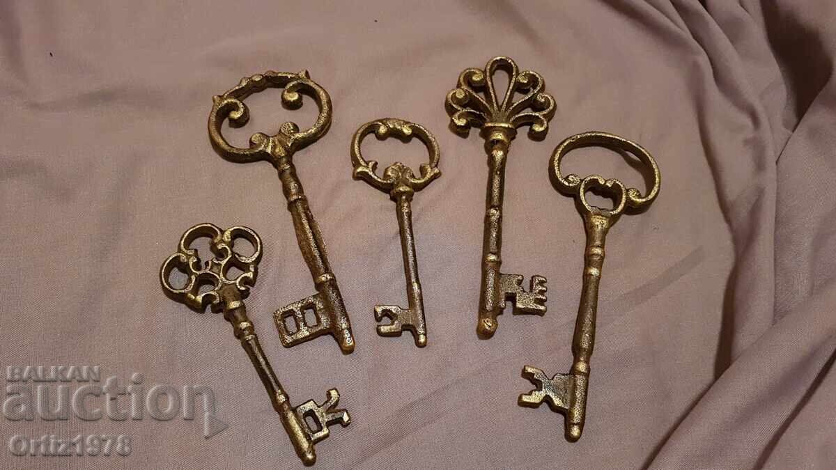 Huge cast iron keys. - 5