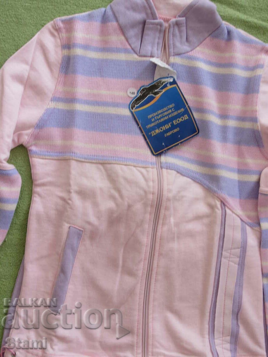 Аукцион Анцуг за момиче цвят лилав, нов, размер 140 Аукцион Анцуг за момиче цвят лилав, нов, размер 140