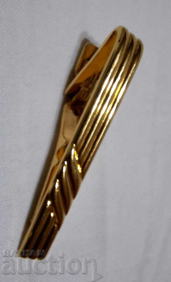 Agrafă de cravată placată cu aur--Nina Ricci cu preț 50.00 BGN | € 25.56