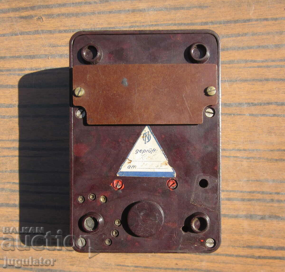 Delivery of vintage German bakelite measuring device
