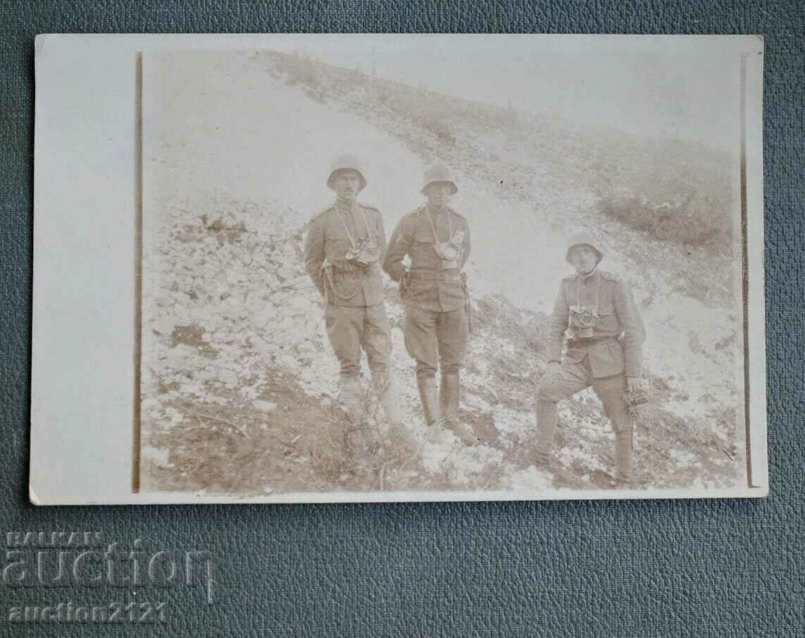 Soldiers with gas masks