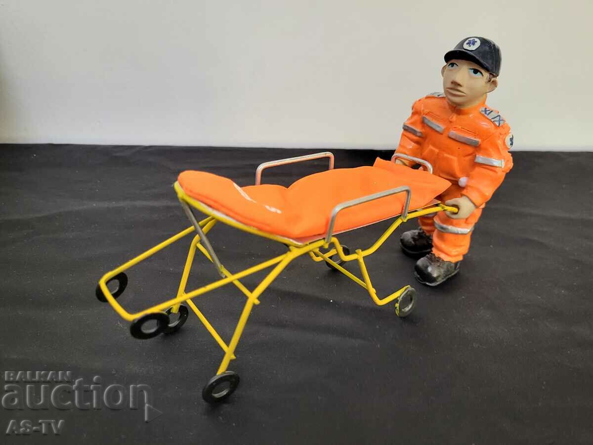 Toy paramedic