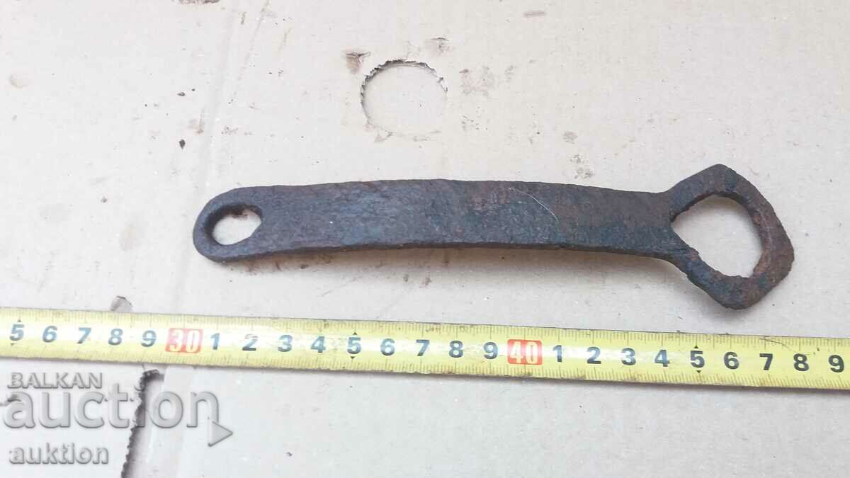 Delivery of WROUGHT RENAISSANCE GATE LOCK Delivery of WROUGHT RENAISSANCE GATE LOCK