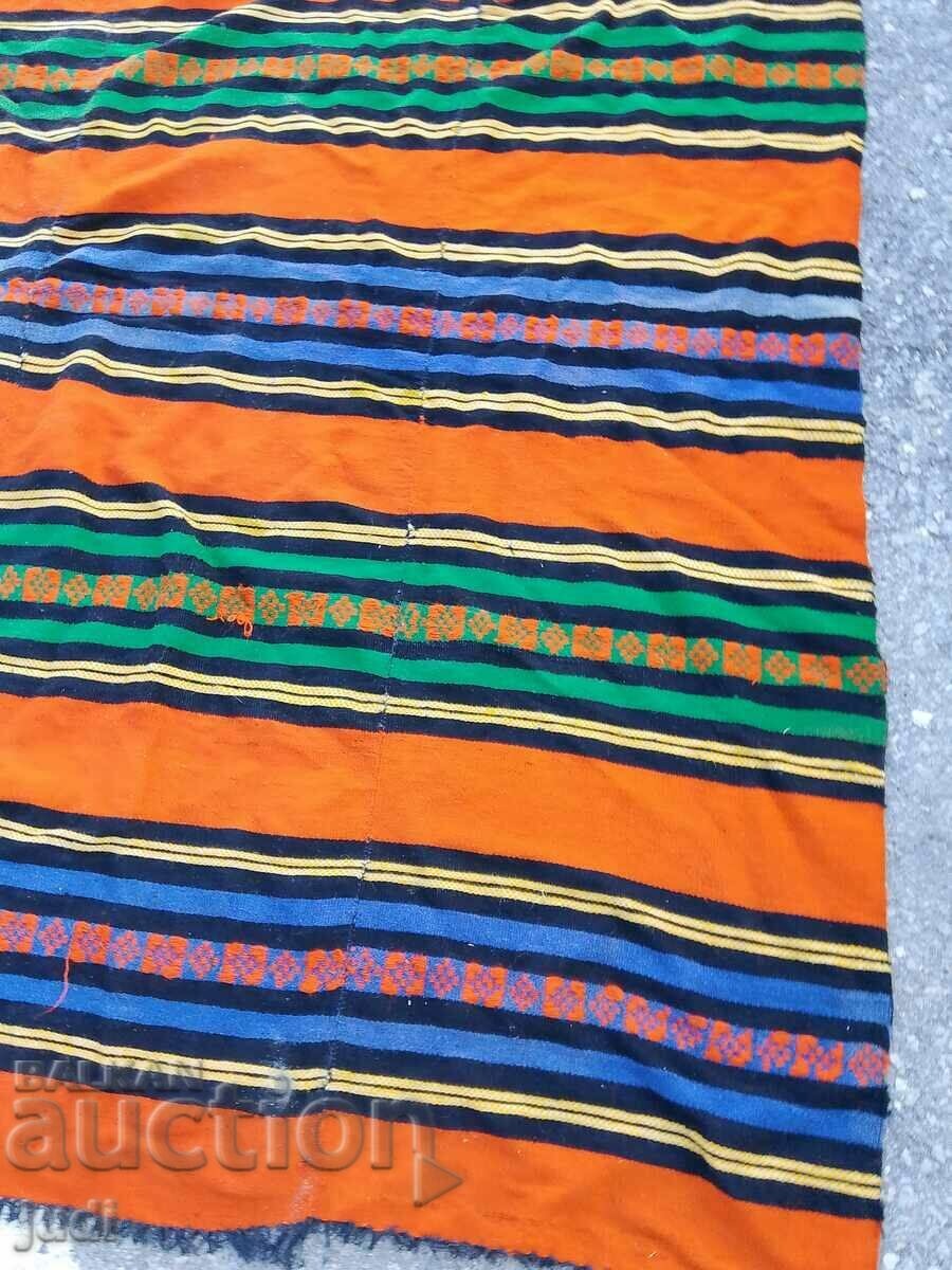 Livrarea Un covor mare de lână Livrarea Un covor mare de lână