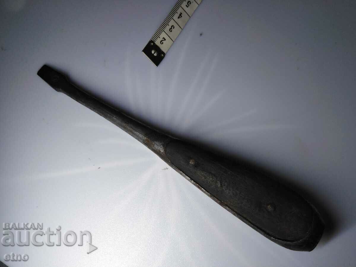 OLD MASSIVE TANK ZIPPER SCREWDRIVER with price 15.00 BGN | € 7.67 OLD MASSIVE TANK ZIPPER SCREWDRIVER with price 15.00 BGN | € 7.67