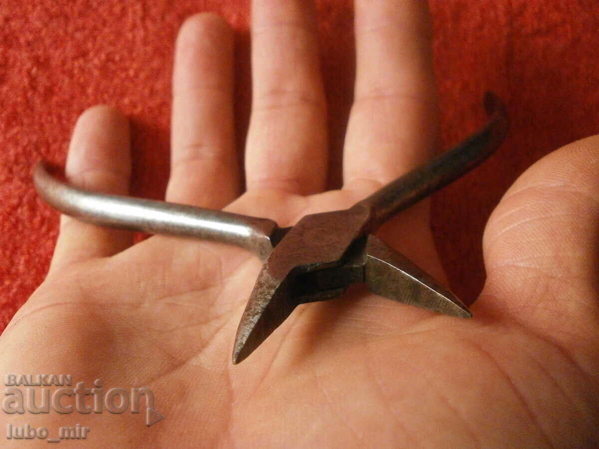 OLD JEWELERS' PLIERS - 6 OLD JEWELERS' PLIERS - 6