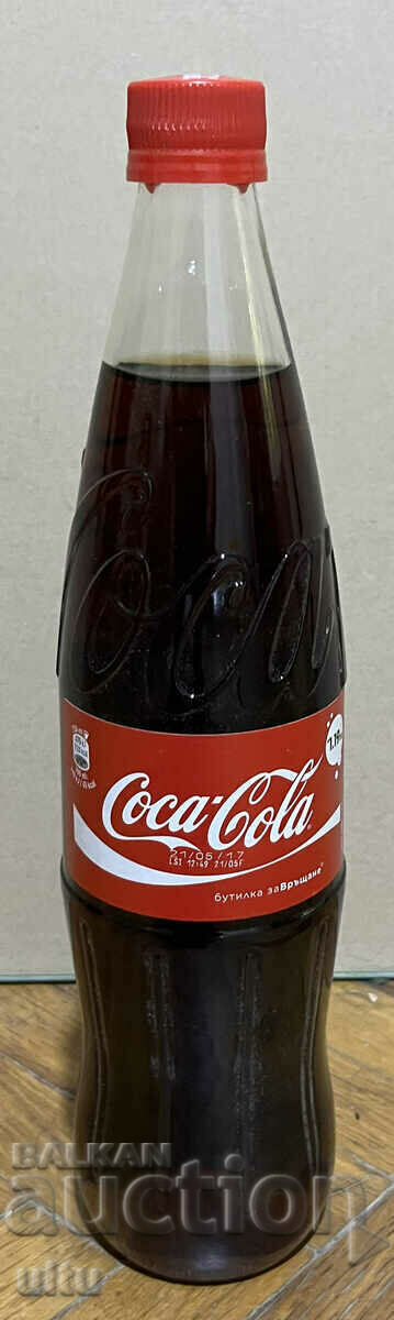 Coca Cola Coca cola glass bottle of 750 ml, unopened Coca Cola Coca cola glass bottle of 750 ml, unopened