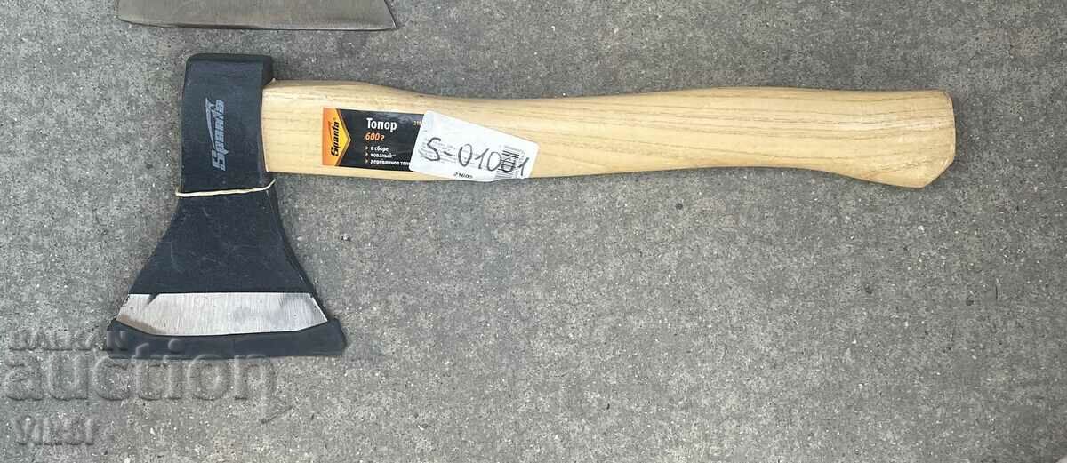 Livrarea Topor 600 grame cu maner lemn 385, SPARTA Livrarea Topor 600 grame cu maner lemn 385, SPARTA