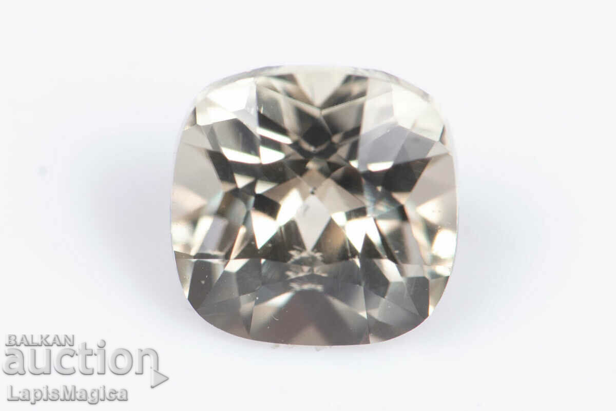 Диаспор 0.66ct VS cushion шлифовка