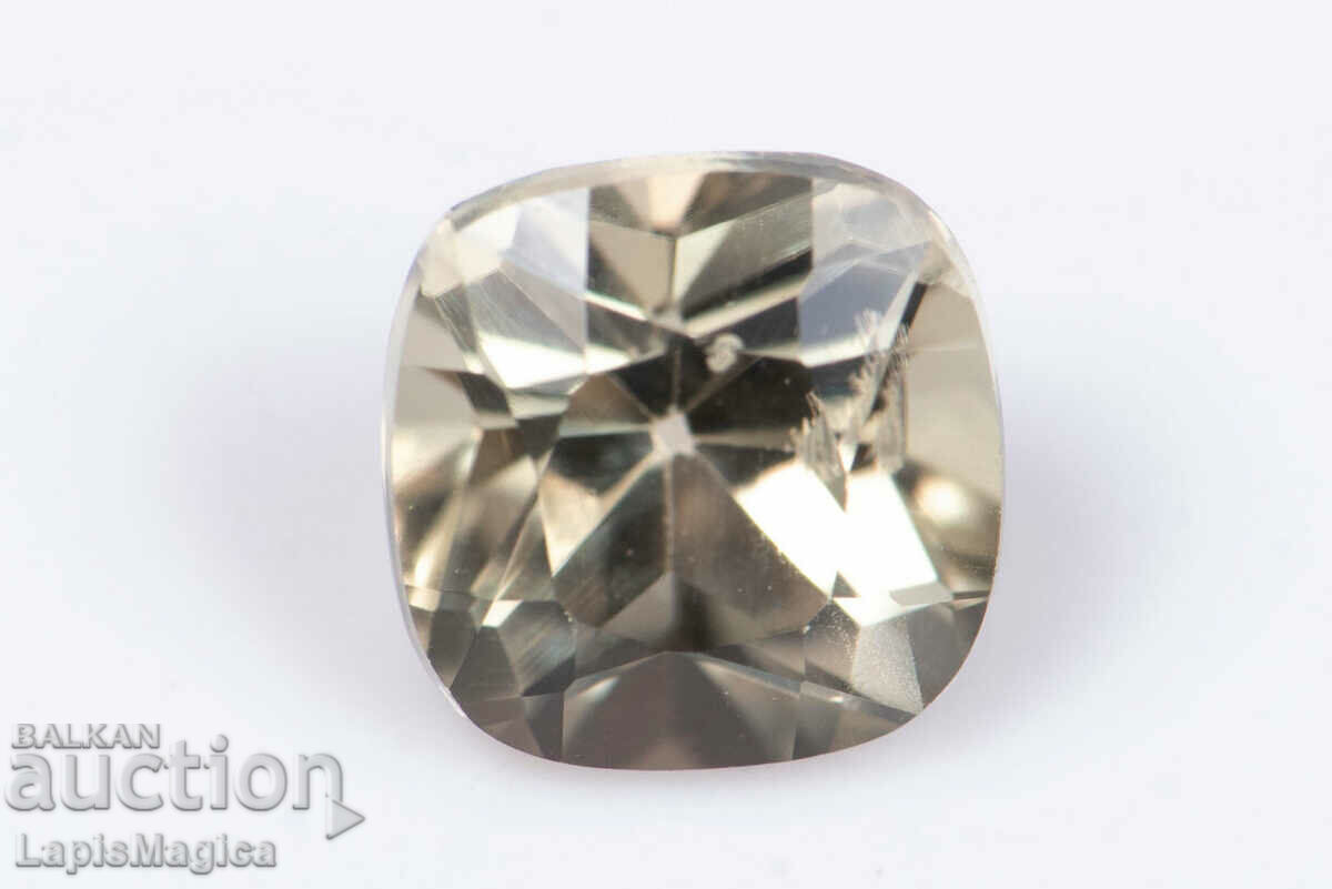 Диаспор 0.68ct VS cushion шлифовка