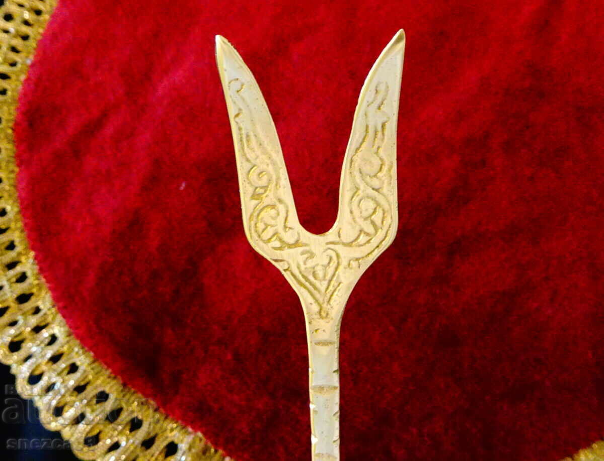 Bronze meat fork, ornaments. with price 27.00 BGN | € 13.80 Bronze meat fork, ornaments. with price 27.00 BGN | € 13.80