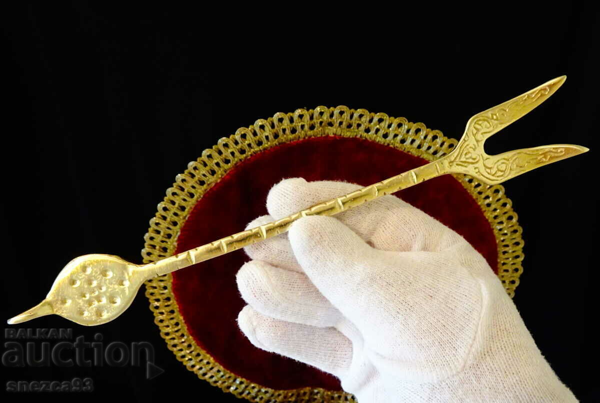 Delivery of Bronze meat fork, ornaments. Delivery of Bronze meat fork, ornaments.