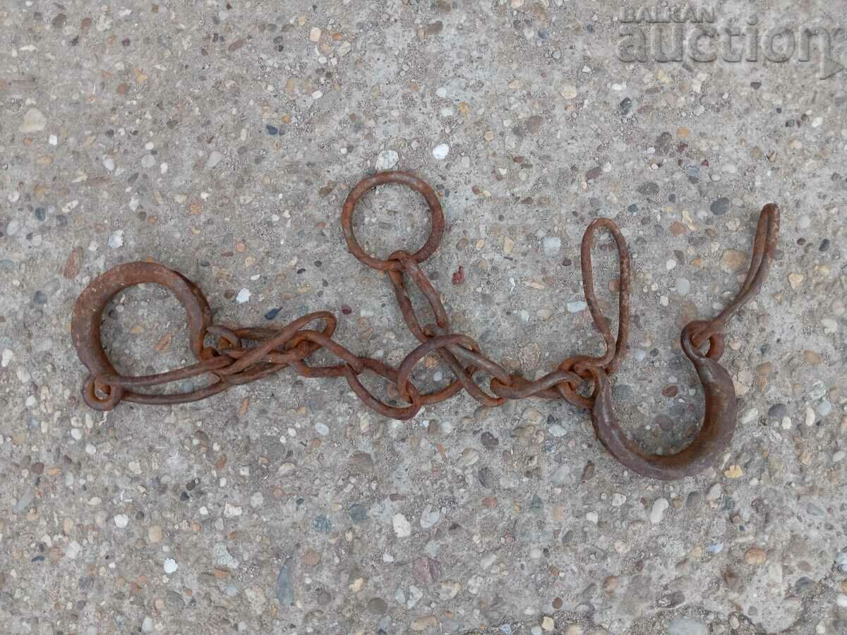 Auction  Old hand-forged buckles, chains, shackles, shackles