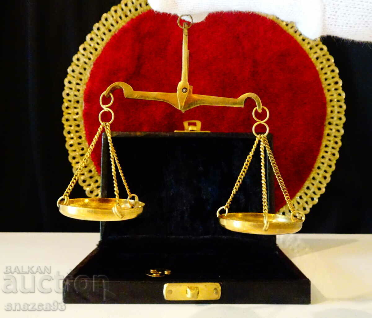 Goldsmith's apothecary scale, box. with price 26.00 BGN | € 13.29 Goldsmith's apothecary scale, box. with price 26.00 BGN | € 13.29