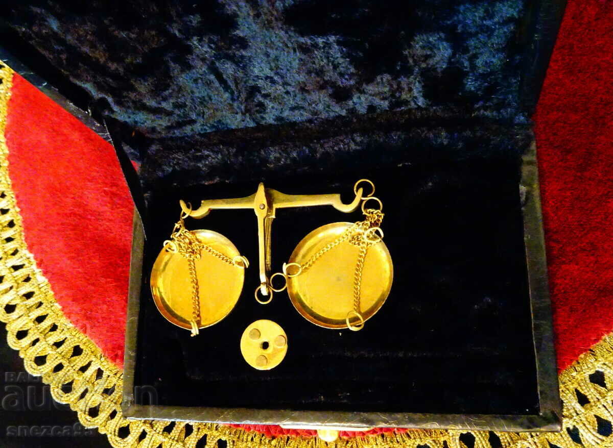 Goldsmith's apothecary scale, box. Goldsmith's apothecary scale, box.