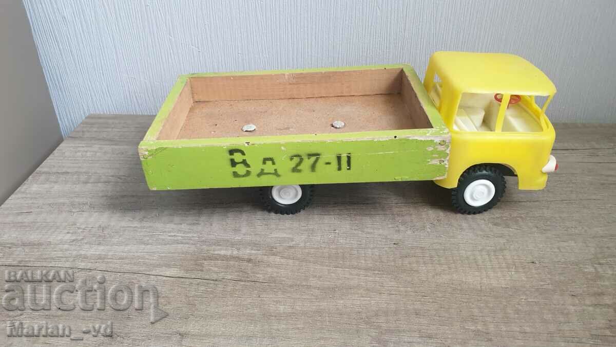 Auction Old social plastic toy Auction Old social plastic toy