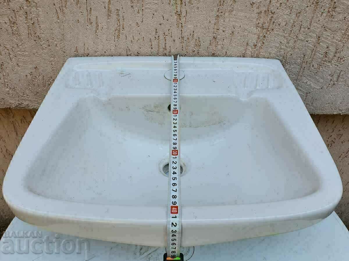 Delivery of 2. I am selling a new bathroom sink plus siphon. BZC Delivery of 2. I am selling a new bathroom sink plus siphon. BZC