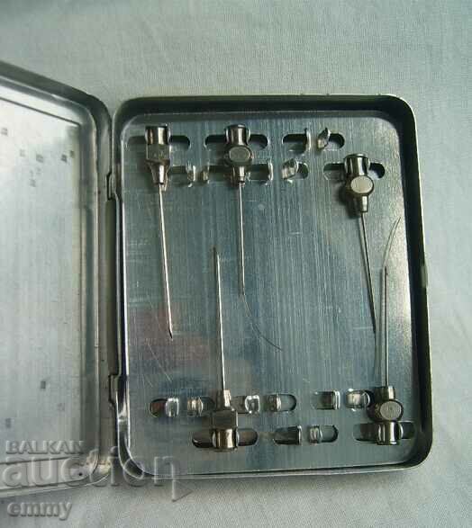 Auction Old medical syringe needles, Germany, in a box-5 pcs. Auction Old medical syringe needles, Germany, in a box-5 pcs.