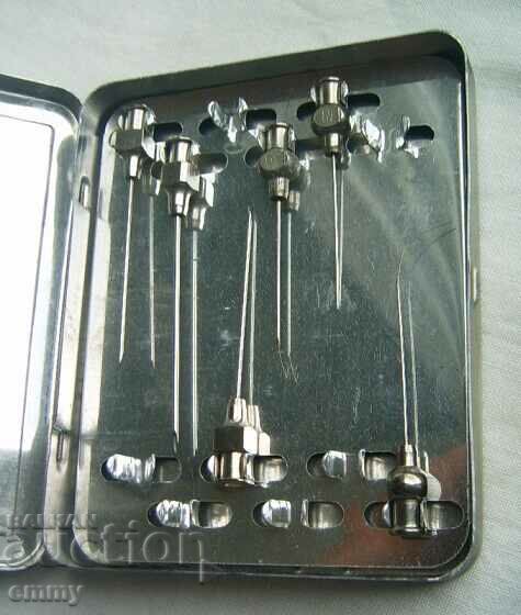 Auction  Old medical syringe needles, Germany, in a box - 6 pcs.