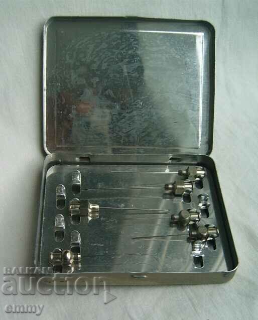 Delivery of Old medical syringe needles, Germany, in a box - 6 pcs.